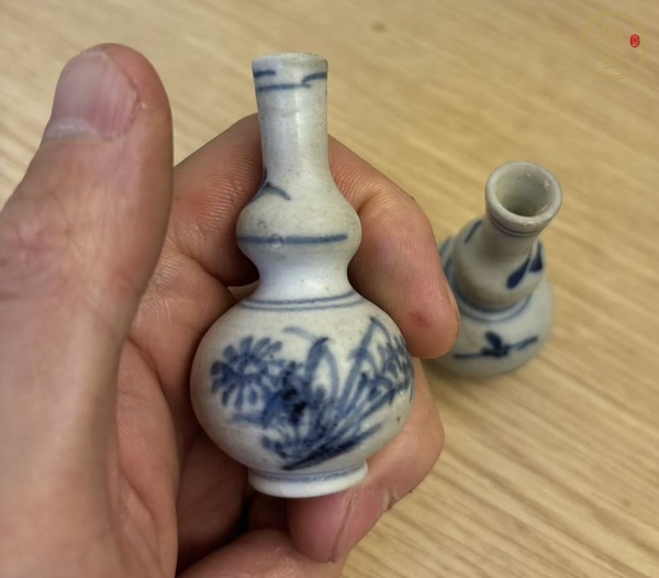 古玩陶瓷花卉紋青花葫蘆瓶真品鑒賞圖