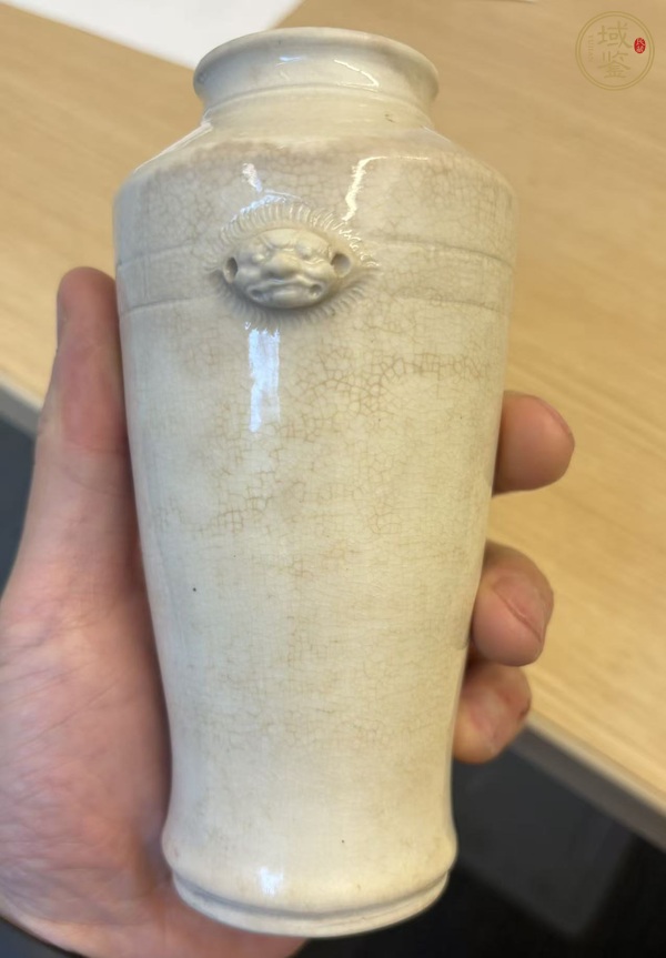 古玩陶瓷哥釉獅耳香瓶真品鑒賞圖
