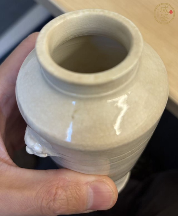 古玩陶瓷哥釉獅耳香瓶真品鑒賞圖