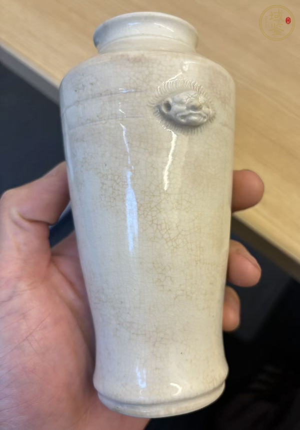 古玩陶瓷哥釉獅耳香瓶真品鑒賞圖