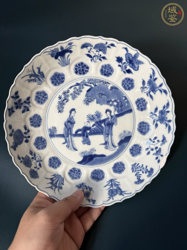 古玩陶瓷仕女紋青花盤真品鑒賞圖