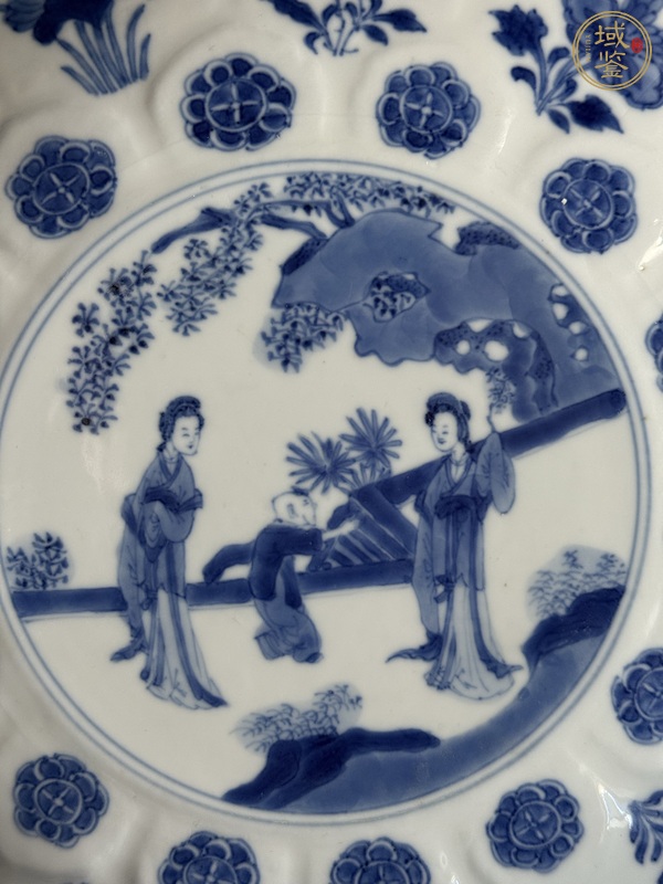 古玩陶瓷仕女紋青花盤真品鑒賞圖