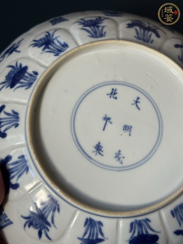 古玩陶瓷仕女紋青花盤真品鑒賞圖