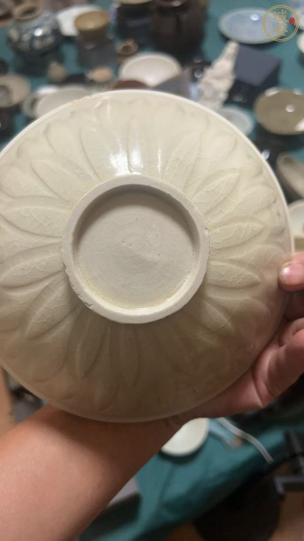 古玩陶瓷南定刻仰蓮紋碗真品鑒賞圖