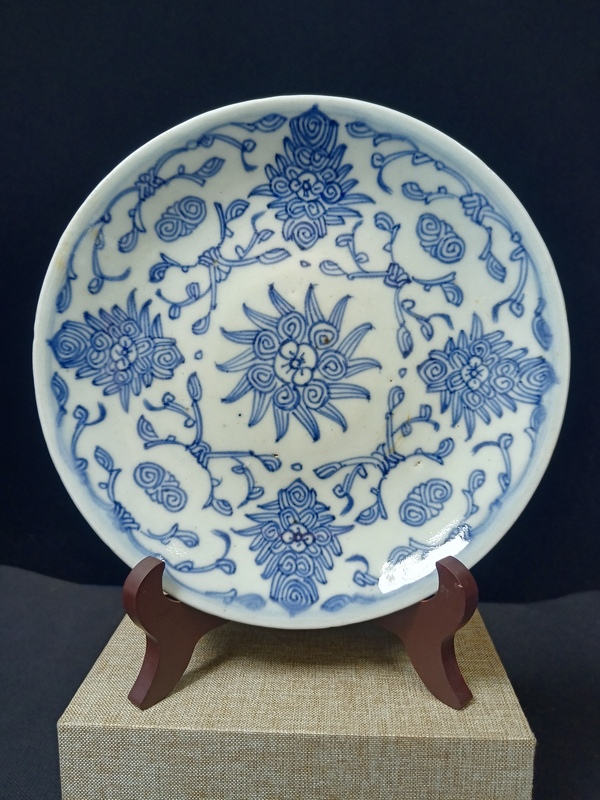 古玩陶瓷（全品）清中期嘉道青花纏枝蓮花卉盤(pán)直徑18.5cm拍賣，當(dāng)前價(jià)格550元