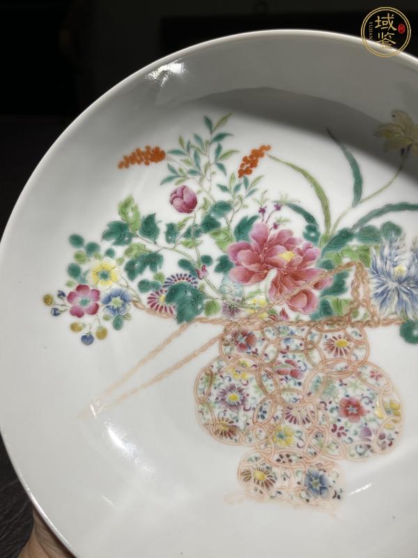 古玩陶瓷花卉紋粉彩盤真品鑒賞圖