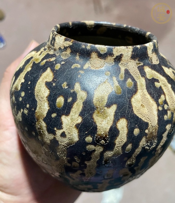 古玩陶瓷吉州窯玳瑁斑紋罐真品鑒賞圖