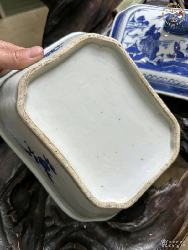古玩陶瓷青花山水紋蓋缸真品鑒賞圖
