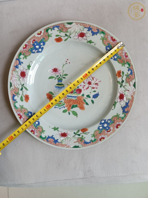 古玩陶瓷粉彩博古花卉紋盤真品鑒賞圖