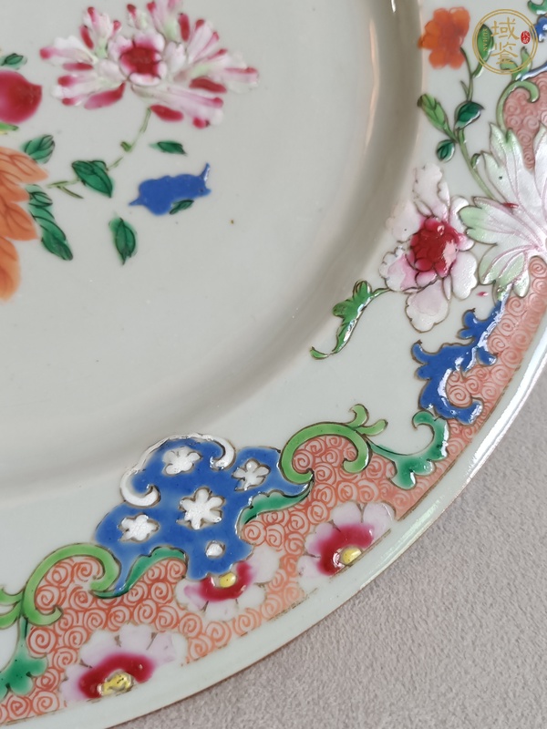 古玩陶瓷粉彩博古花卉紋盤真品鑒賞圖