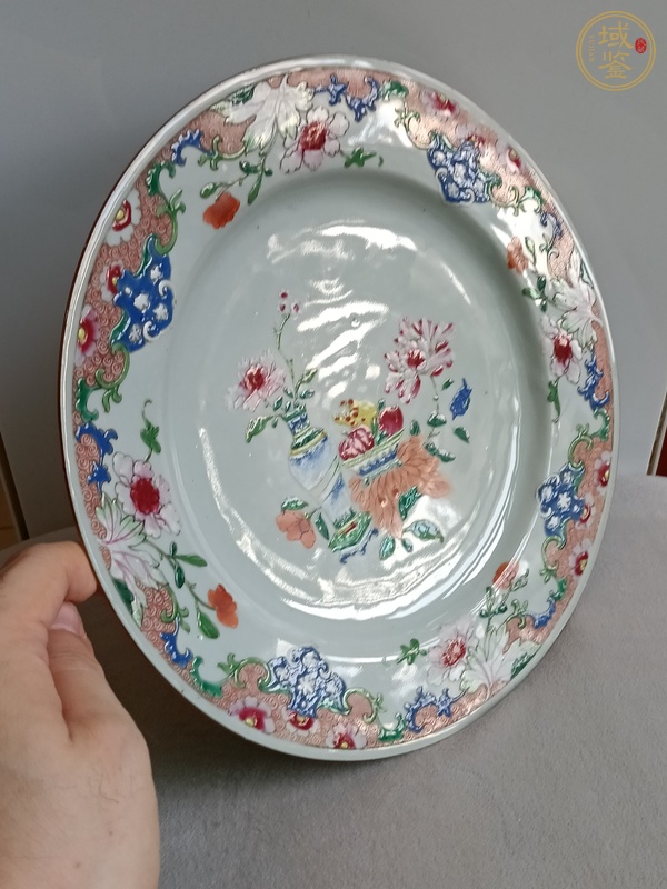 古玩陶瓷粉彩博古花卉紋盤真品鑒賞圖