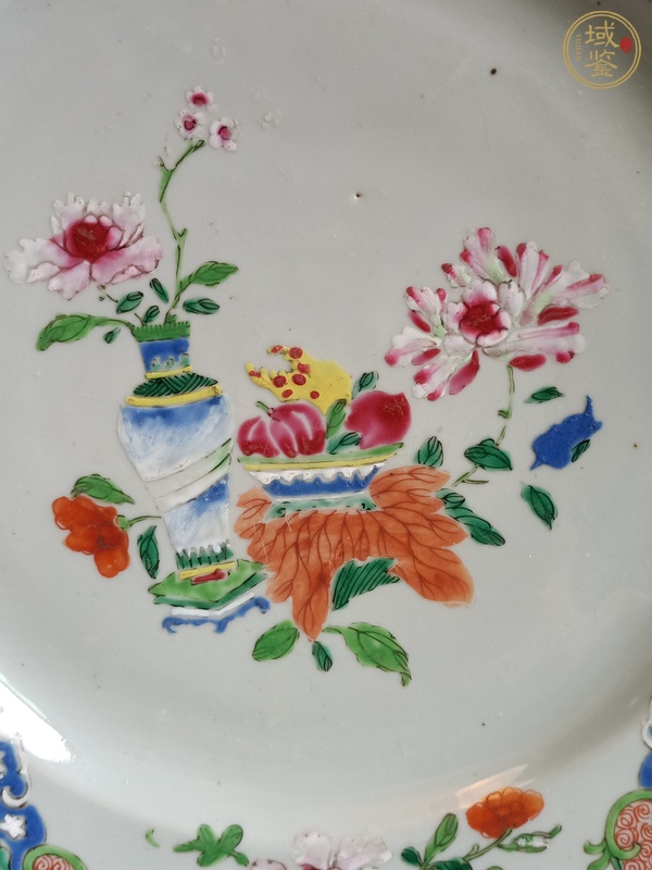 古玩陶瓷粉彩博古花卉紋盤真品鑒賞圖