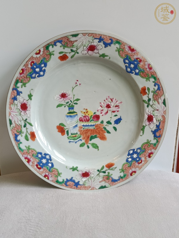 古玩陶瓷粉彩博古花卉紋盤真品鑒賞圖