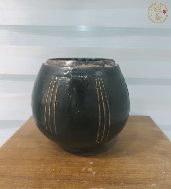 古玩陶瓷線條罐真品鑒賞圖