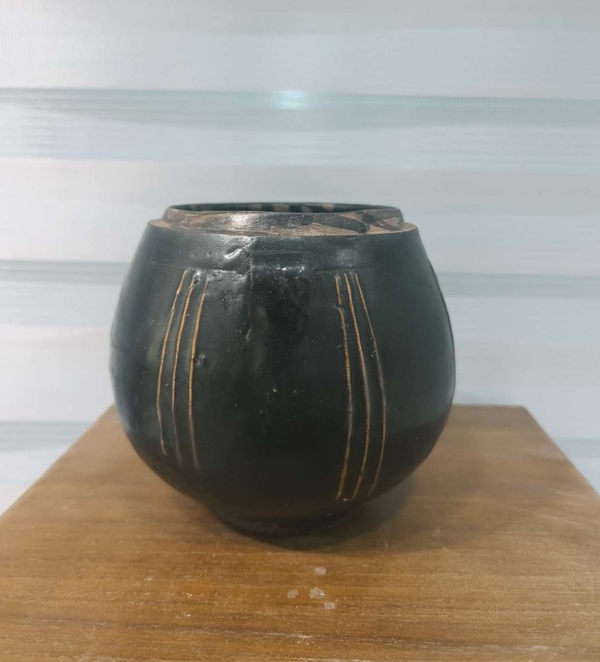 古玩陶瓷線條罐拍賣，當(dāng)前價(jià)格3200元