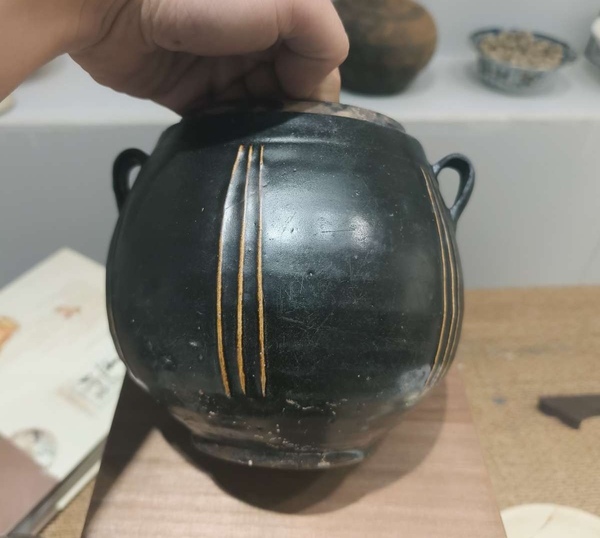 古玩陶瓷線條罐拍賣，當(dāng)前價(jià)格3200元