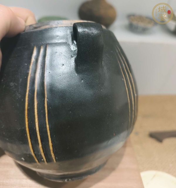 古玩陶瓷線條罐真品鑒賞圖