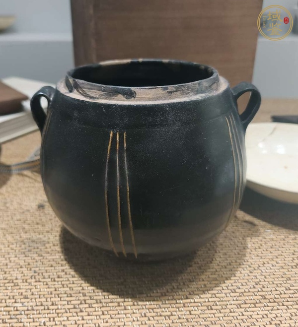 古玩陶瓷線條罐真品鑒賞圖