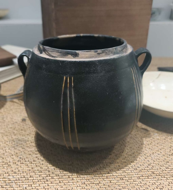 古玩陶瓷線條罐拍賣，當(dāng)前價(jià)格3200元