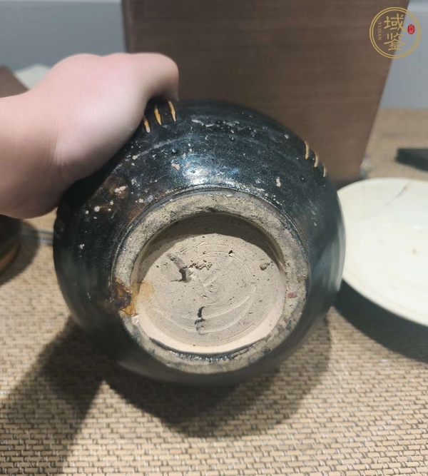古玩陶瓷線條罐真品鑒賞圖