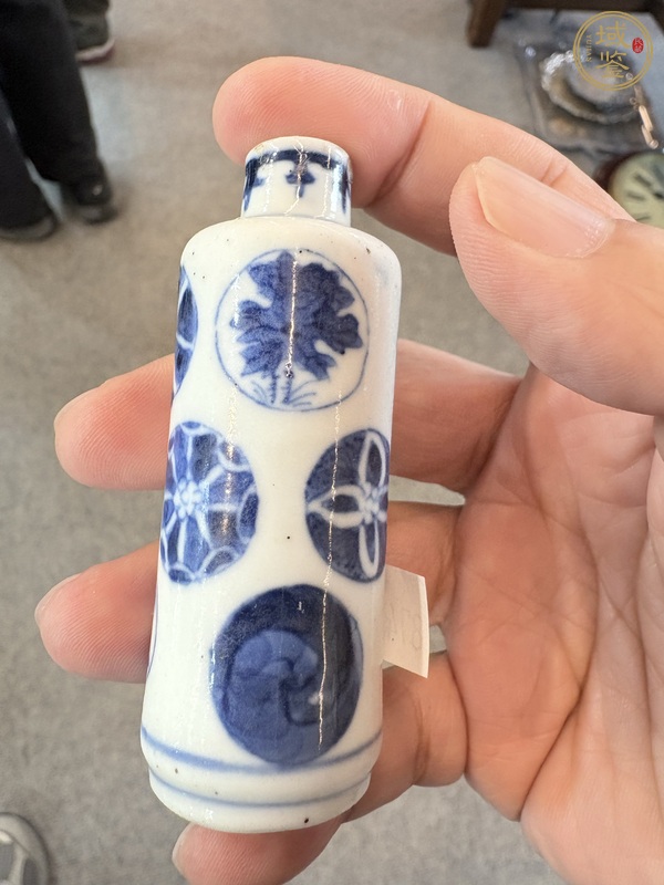 古玩陶瓷皮球花青花鼻煙壺真品鑒賞圖