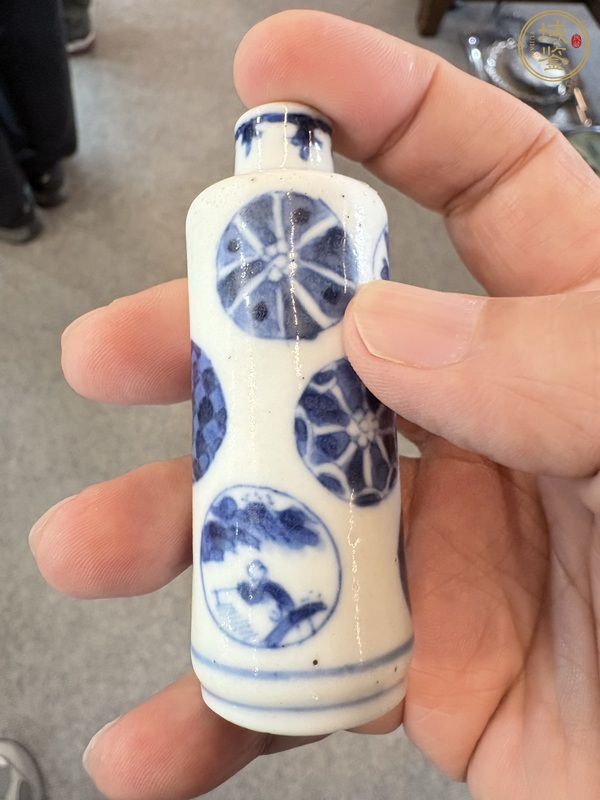 古玩陶瓷皮球花青花鼻煙壺真品鑒賞圖