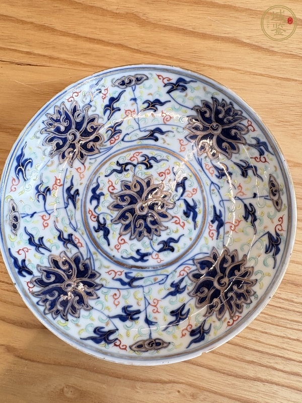古玩陶瓷花卉紋盤真品鑒賞圖