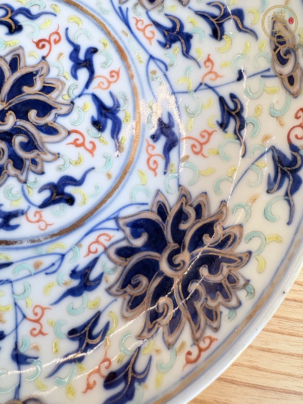 古玩陶瓷花卉紋盤真品鑒賞圖