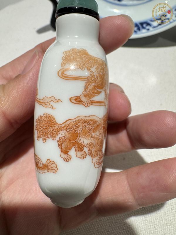 古玩陶瓷清晚期 礬紅獅子鼻煙壺真品鑒賞圖