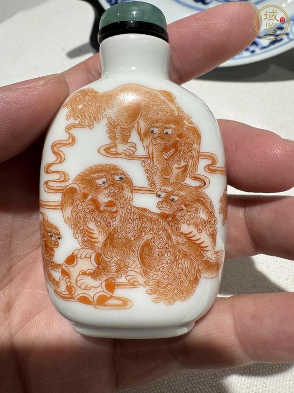古玩陶瓷清晚期 礬紅獅子鼻煙壺真品鑒賞圖