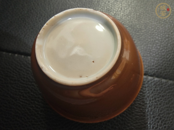 古玩陶瓷外紫金釉內青花礬紅博古圖杯真品鑒賞圖