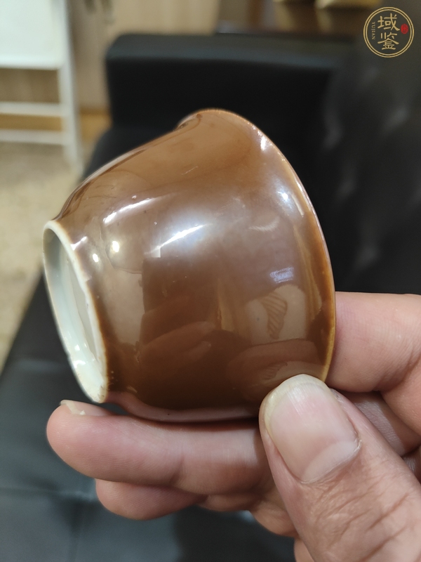 古玩陶瓷外紫金釉內青花礬紅博古圖杯真品鑒賞圖
