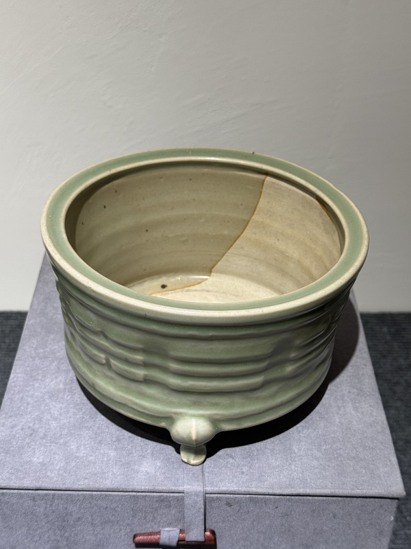 古玩陶瓷龍泉青瓷行爐拍賣，當前價格48000元