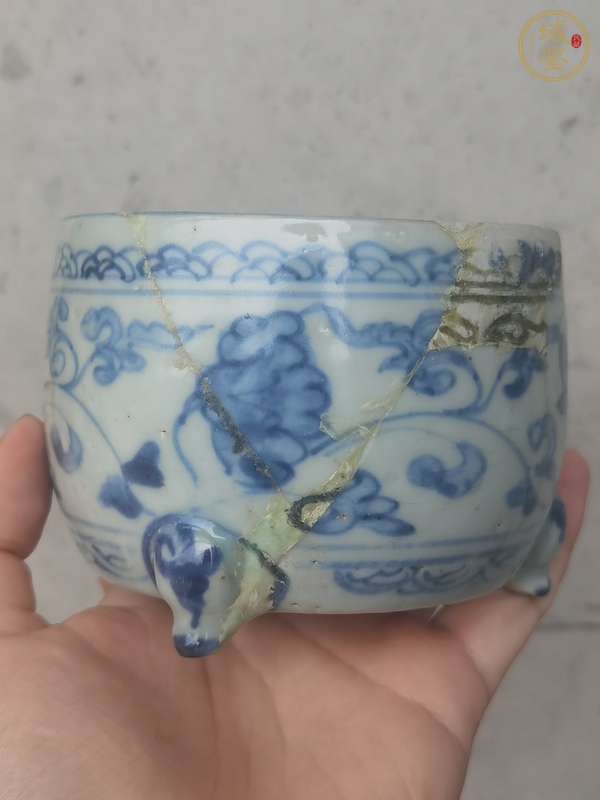 古玩明代成化至弘治青花纏枝花卉紋爐真品鑒賞圖