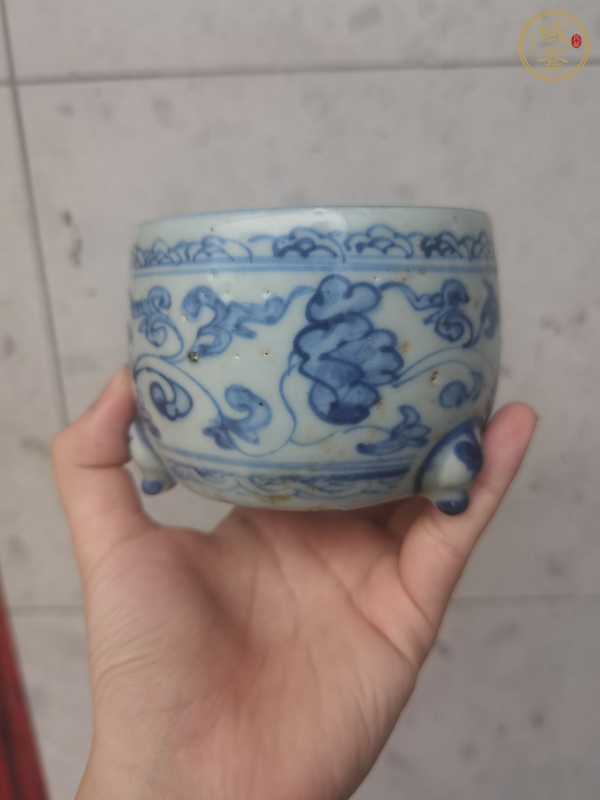 古玩陶瓷明代成化至弘治青花纏枝花卉紋爐真品鑒賞圖