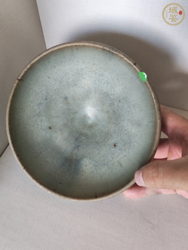 古玩陶瓷元代月白釉鈞瓷碗真品鑒賞圖