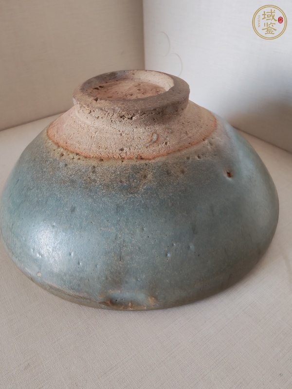 古玩陶瓷元代月白釉鈞瓷碗真品鑒賞圖