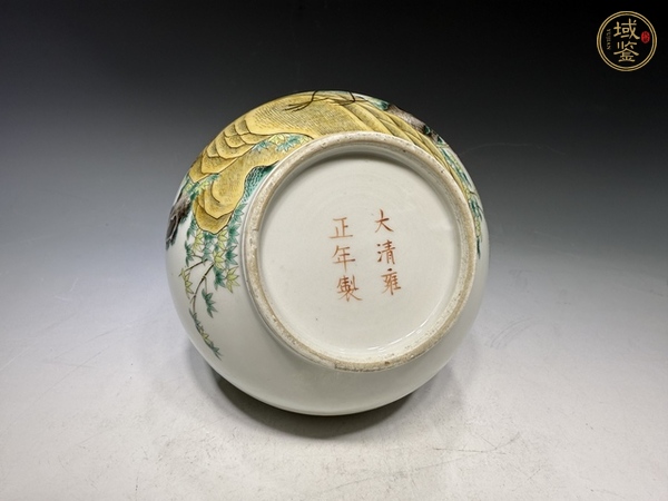 古玩陶瓷清末民初·粉彩孔雀梅花紋天球瓶真品鑒賞圖