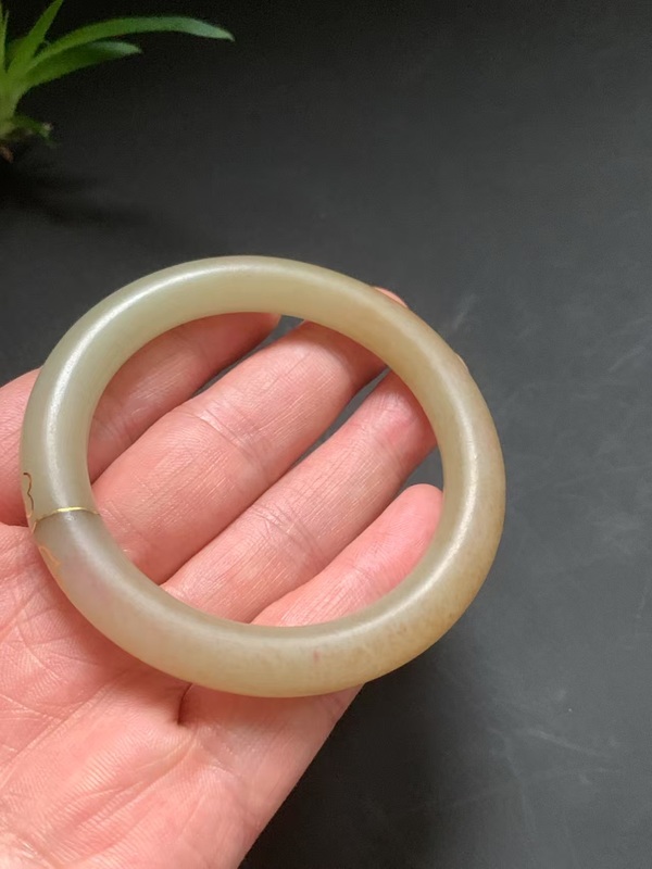 古玩玉器清代和田玉雕“素紋手鐲”拍賣，當(dāng)前價格28000元