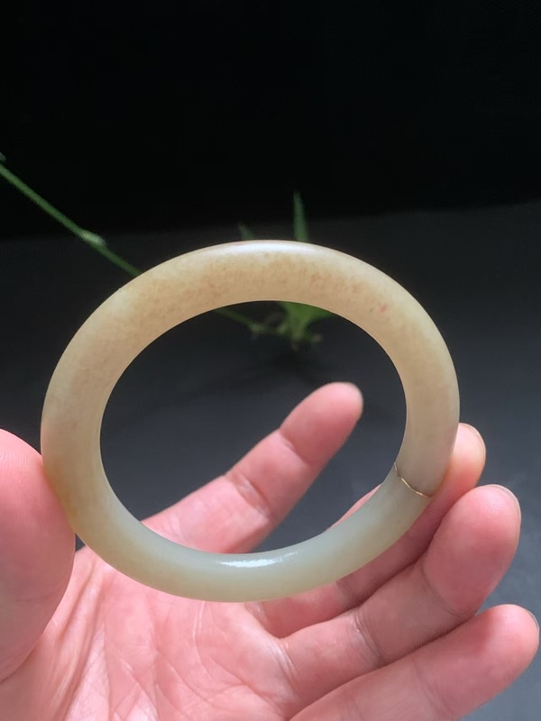 古玩玉器清代和田玉雕“素紋手鐲”拍賣，當(dāng)前價格28000元