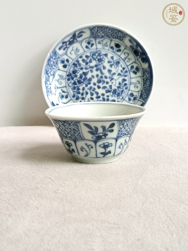 古玩陶瓷青花花卉紋杯碟真品鑒賞圖