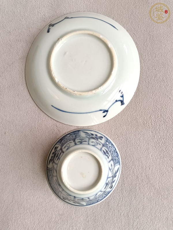古玩陶瓷青花花卉紋杯碟真品鑒賞圖