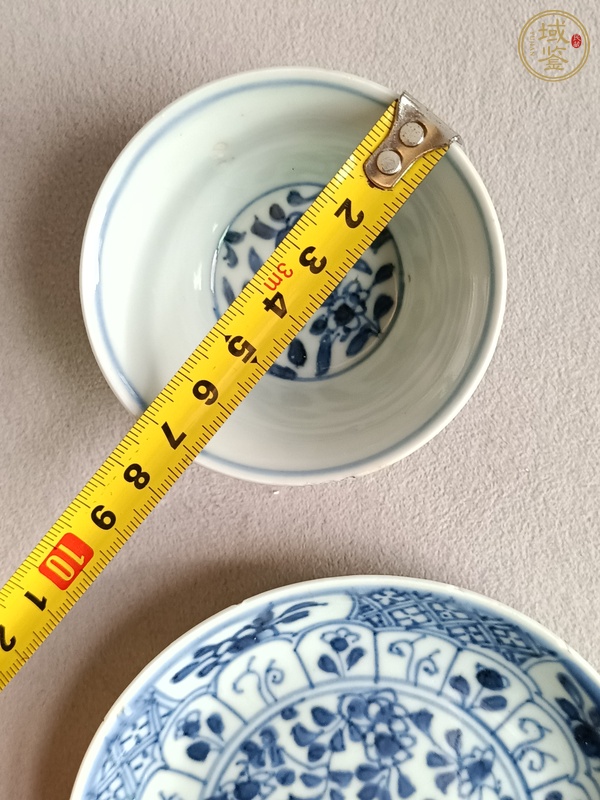 古玩陶瓷青花花卉紋杯碟真品鑒賞圖