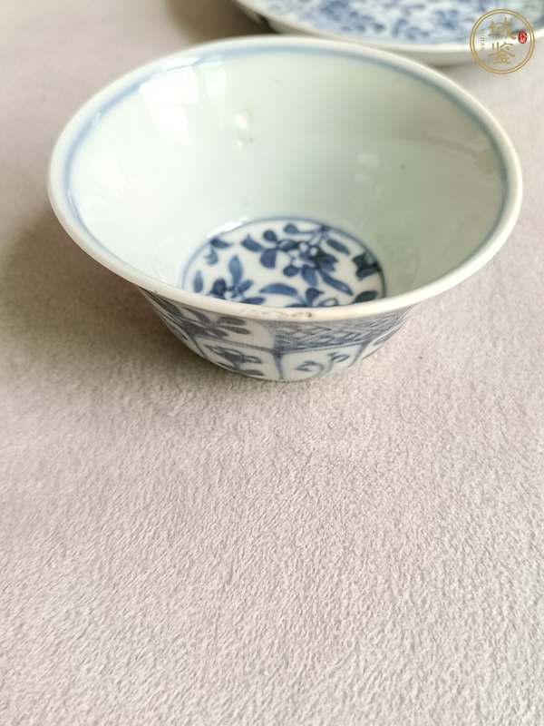 古玩陶瓷青花花卉紋杯碟真品鑒賞圖