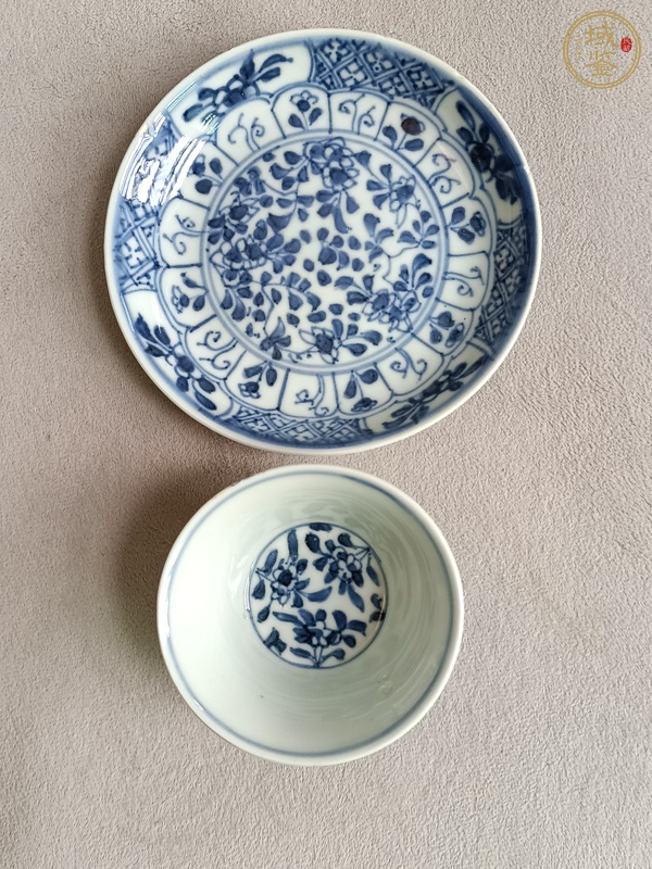 古玩陶瓷青花花卉紋杯碟真品鑒賞圖