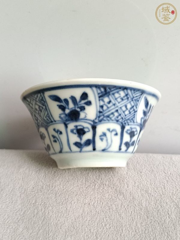 古玩陶瓷青花花卉紋杯碟真品鑒賞圖