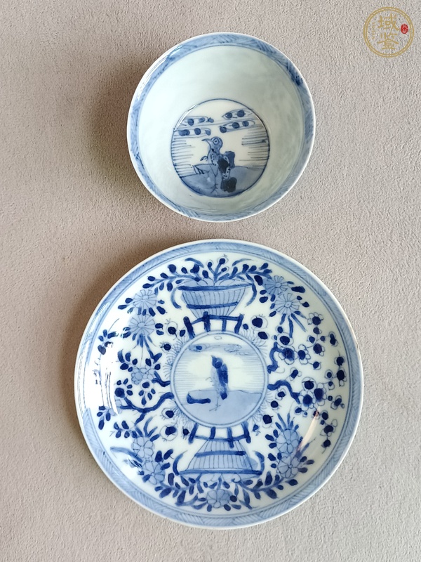 古玩陶瓷青花花卉紋杯碟真品鑒賞圖