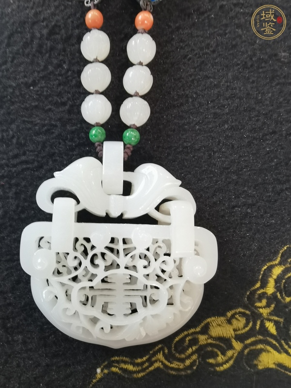 古玩玉器現(xiàn)代青海料壽字鎖真品鑒賞圖