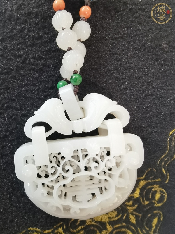 古玩玉器現(xiàn)代青海料壽字鎖真品鑒賞圖