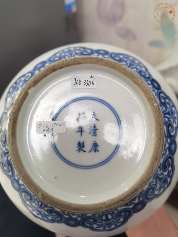 古玩陶瓷蝴蝶紋青花長頸瓶真品鑒賞圖